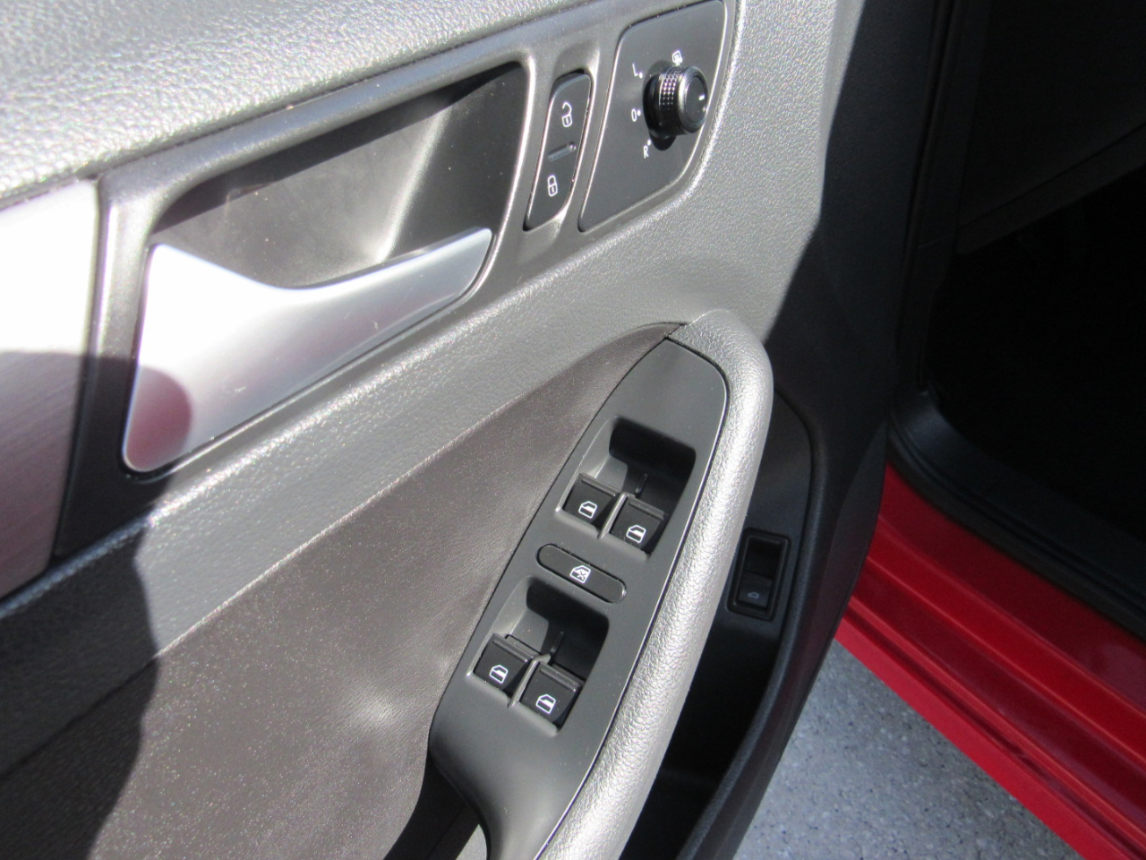 Volkswagen Jetta Sedan 4dr Auto 1.8T Sport PZEV 2016