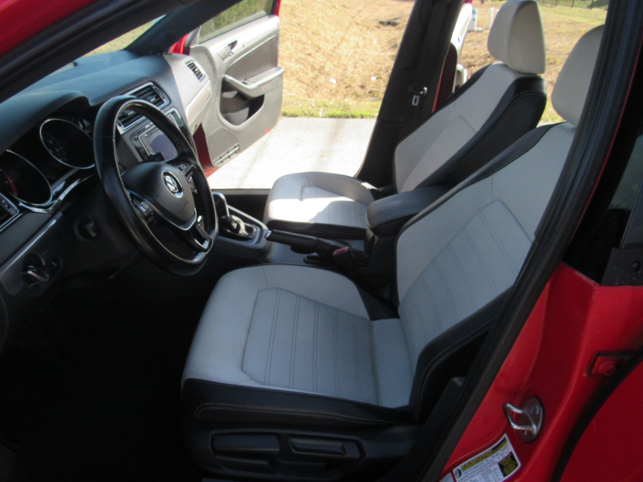 Volkswagen Jetta Sedan 4dr Auto 1.8T Sport PZEV 2016