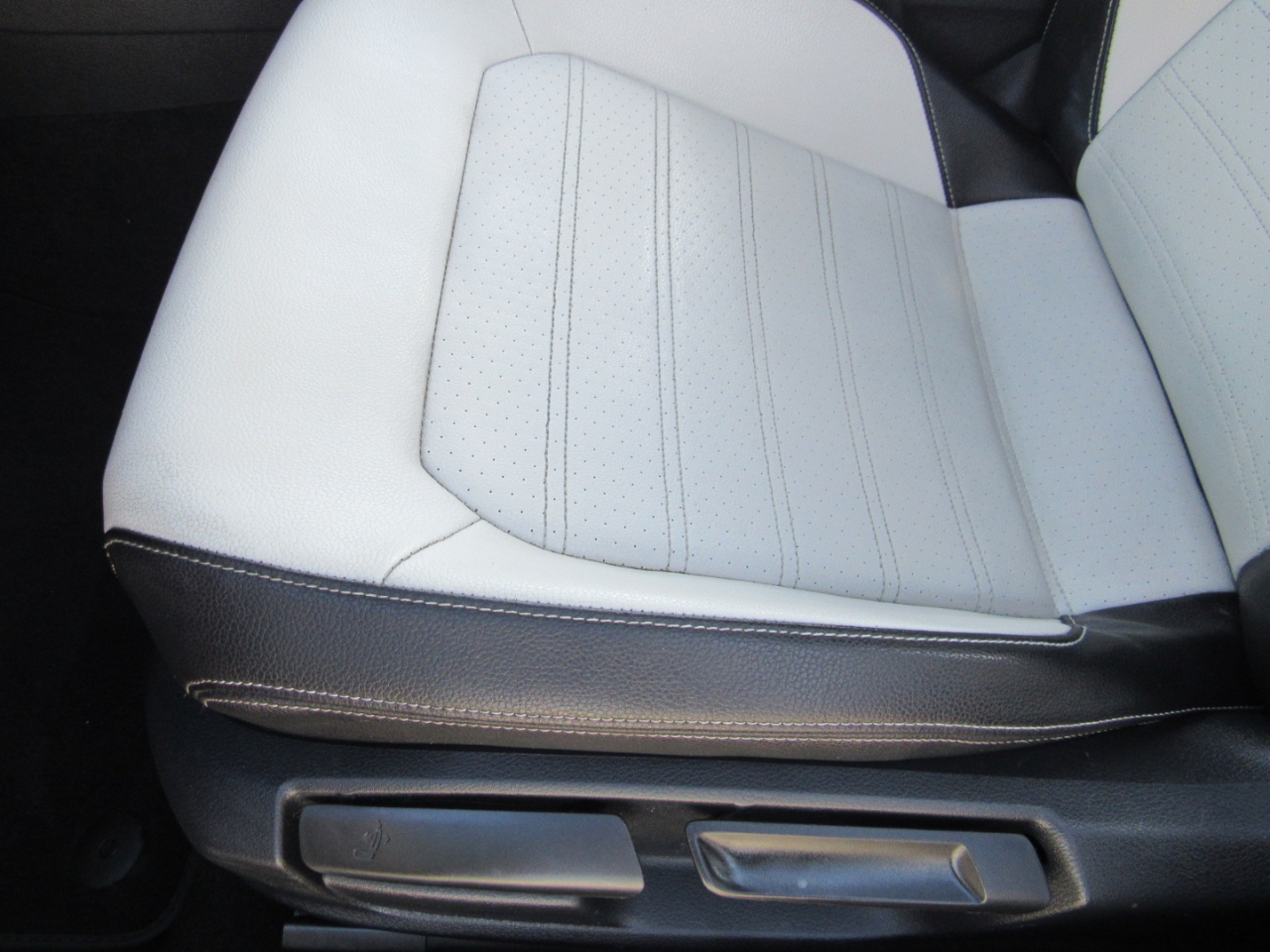 Volkswagen Jetta Sedan 4dr Auto 1.8T Sport PZEV 2016