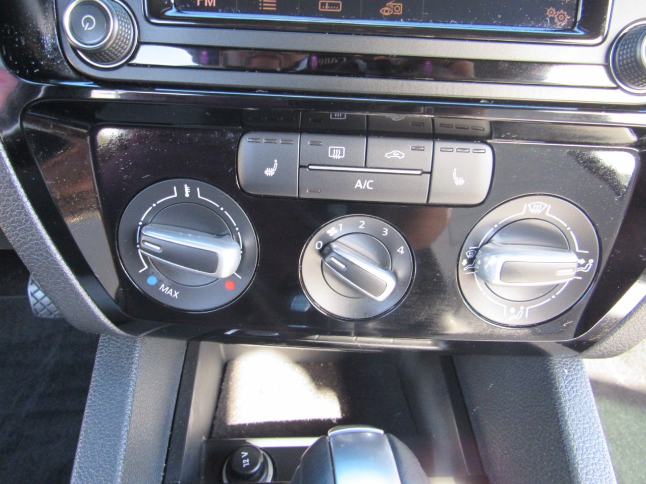 Volkswagen Jetta Sedan 4dr Auto 1.8T Sport PZEV 2016