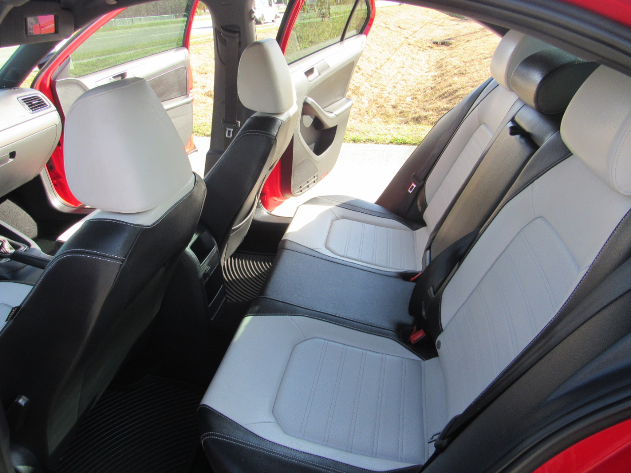 Volkswagen Jetta Sedan 4dr Auto 1.8T Sport PZEV 2016