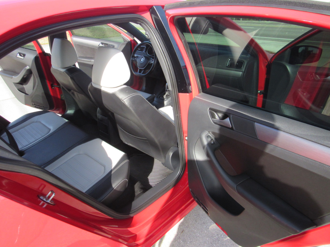 Volkswagen Jetta Sedan 4dr Auto 1.8T Sport PZEV 2016