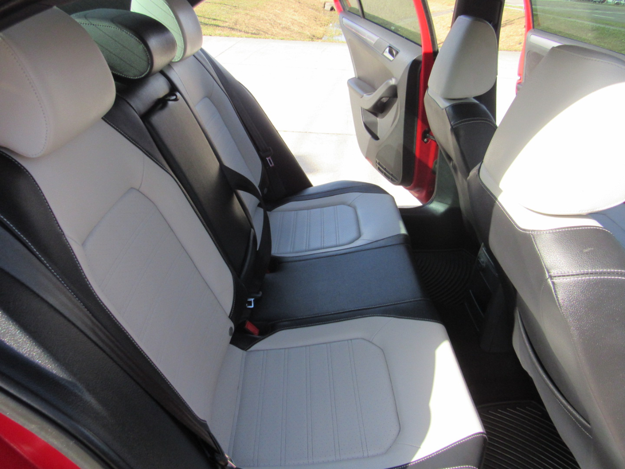 Volkswagen Jetta Sedan 4dr Auto 1.8T Sport PZEV 2016