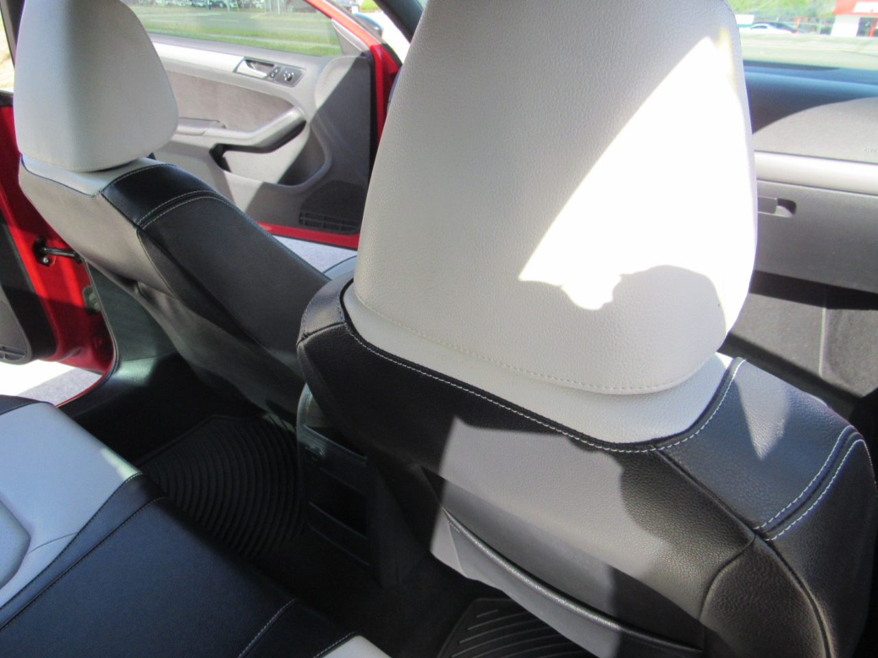 Volkswagen Jetta Sedan 4dr Auto 1.8T Sport PZEV 2016