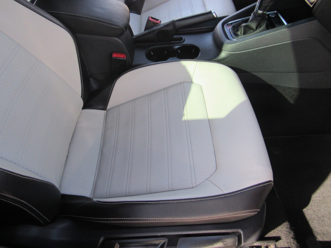 Volkswagen Jetta Sedan 4dr Auto 1.8T Sport PZEV 2016