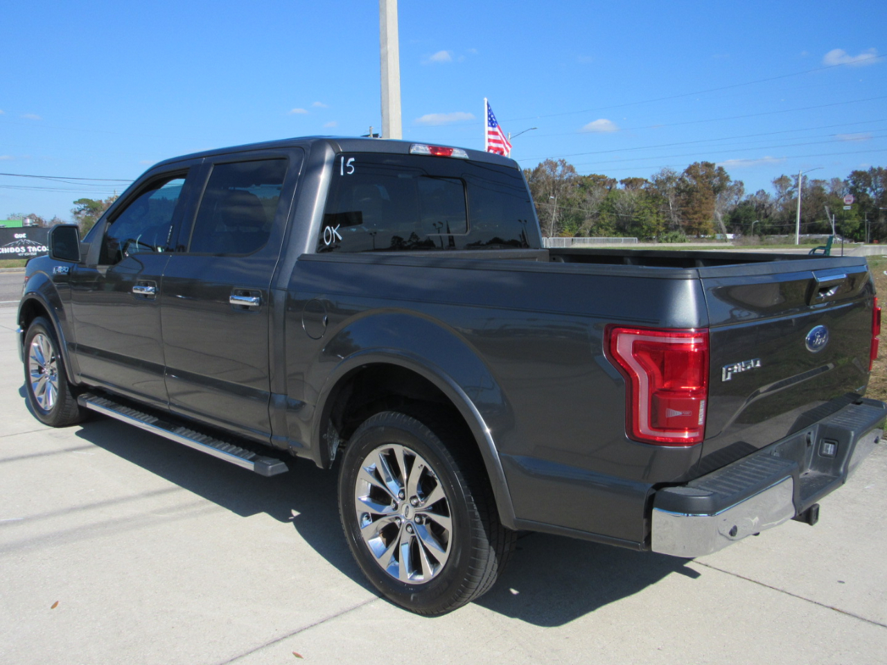 Ford F-150 2WD SuperCrew 145" Lariat 2015
