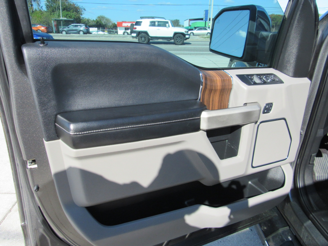 Ford F-150 2WD SuperCrew 145" Lariat 2015