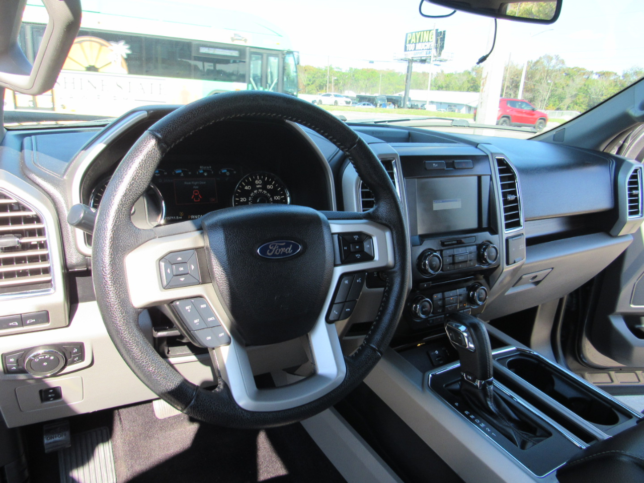 Ford F-150 2WD SuperCrew 145" Lariat 2015