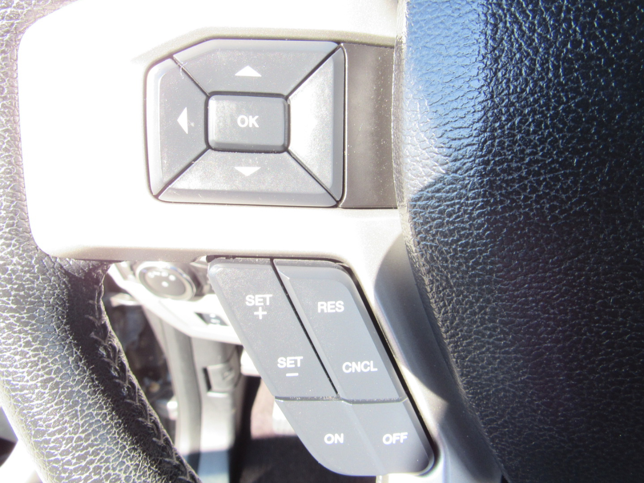 Ford F-150 2WD SuperCrew 145" Lariat 2015