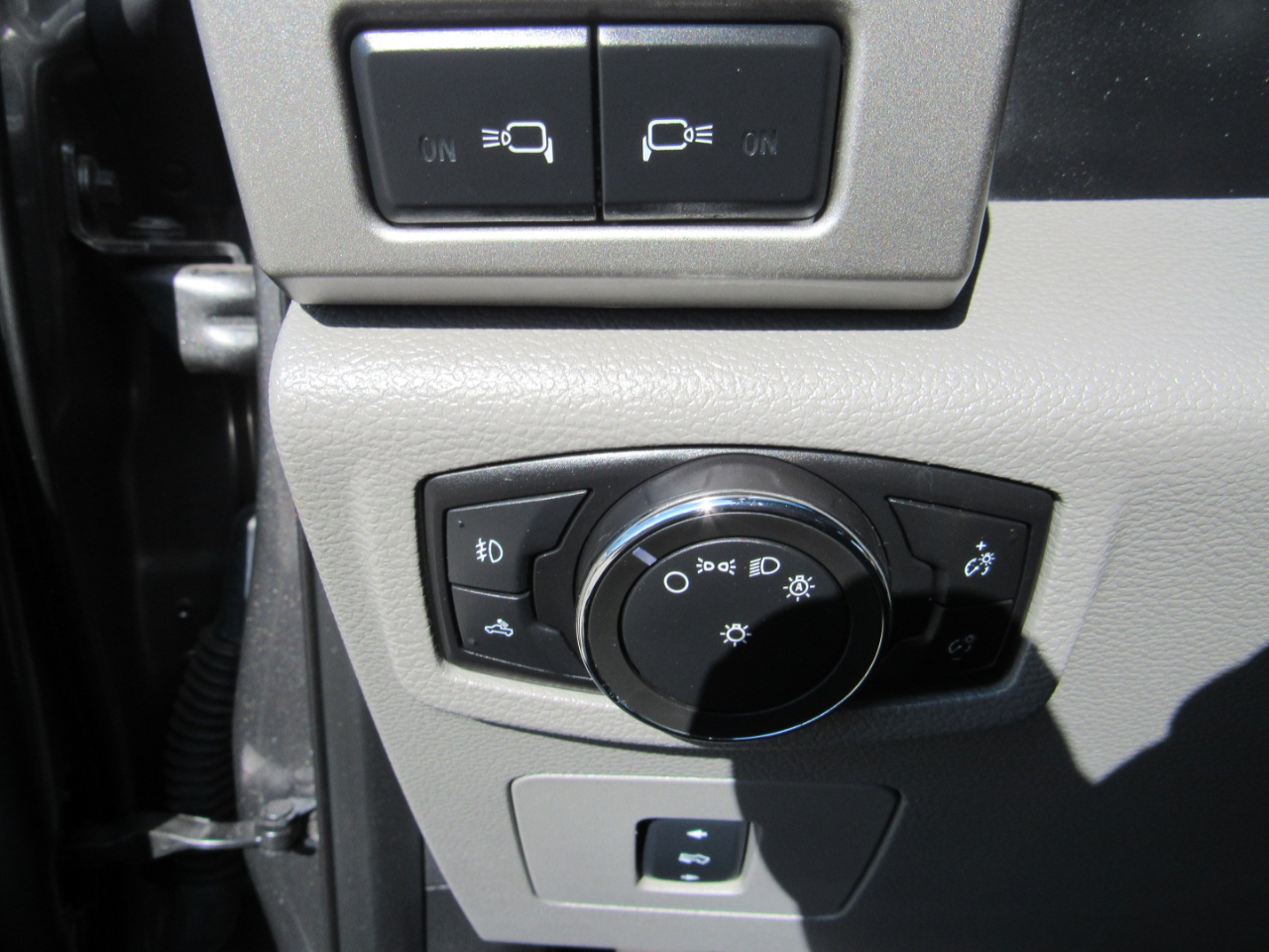 Ford F-150 2WD SuperCrew 145" Lariat 2015