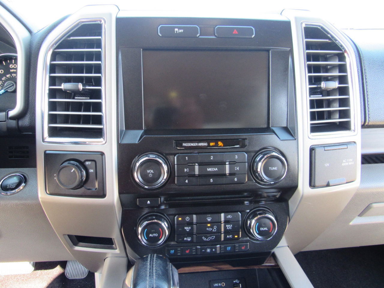 Ford F-150 2WD SuperCrew 145" Lariat 2015