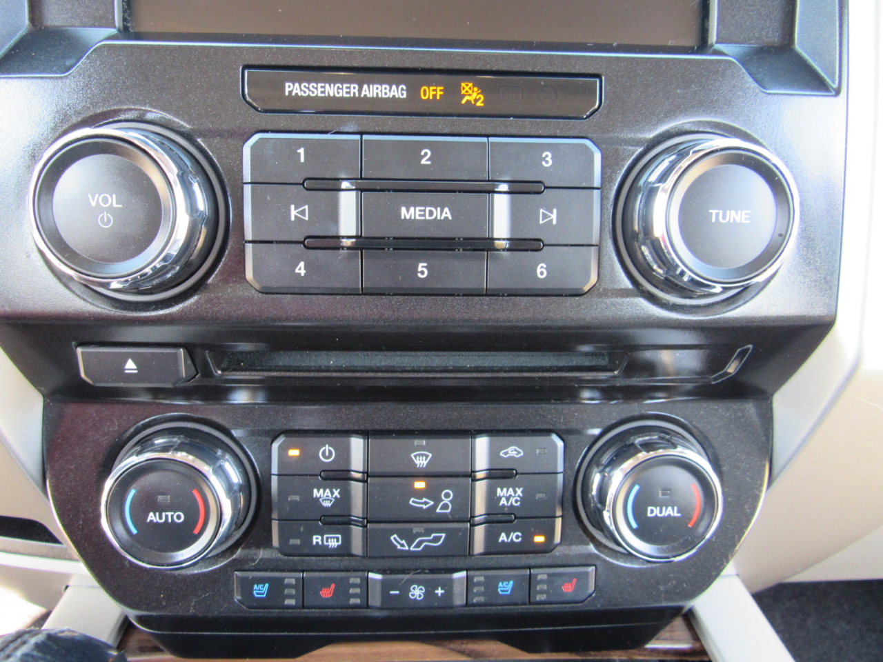 Ford F-150 2WD SuperCrew 145" Lariat 2015