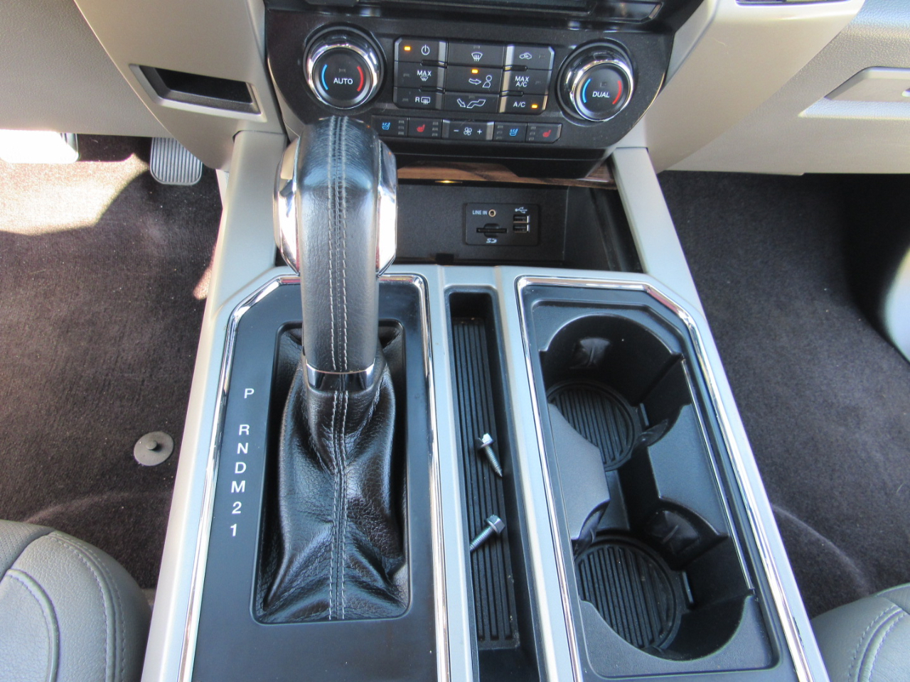 Ford F-150 2WD SuperCrew 145" Lariat 2015