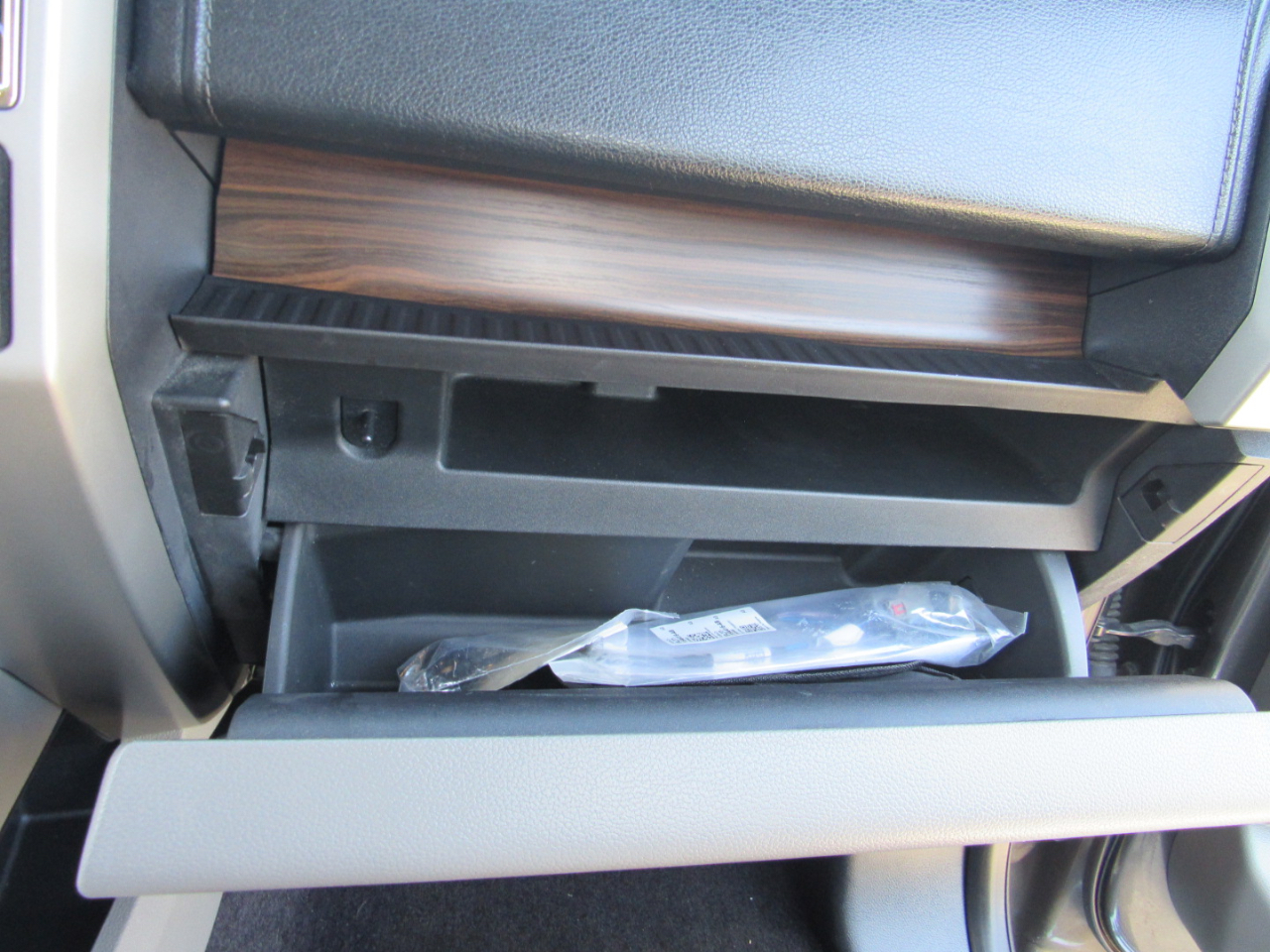 Ford F-150 2WD SuperCrew 145" Lariat 2015