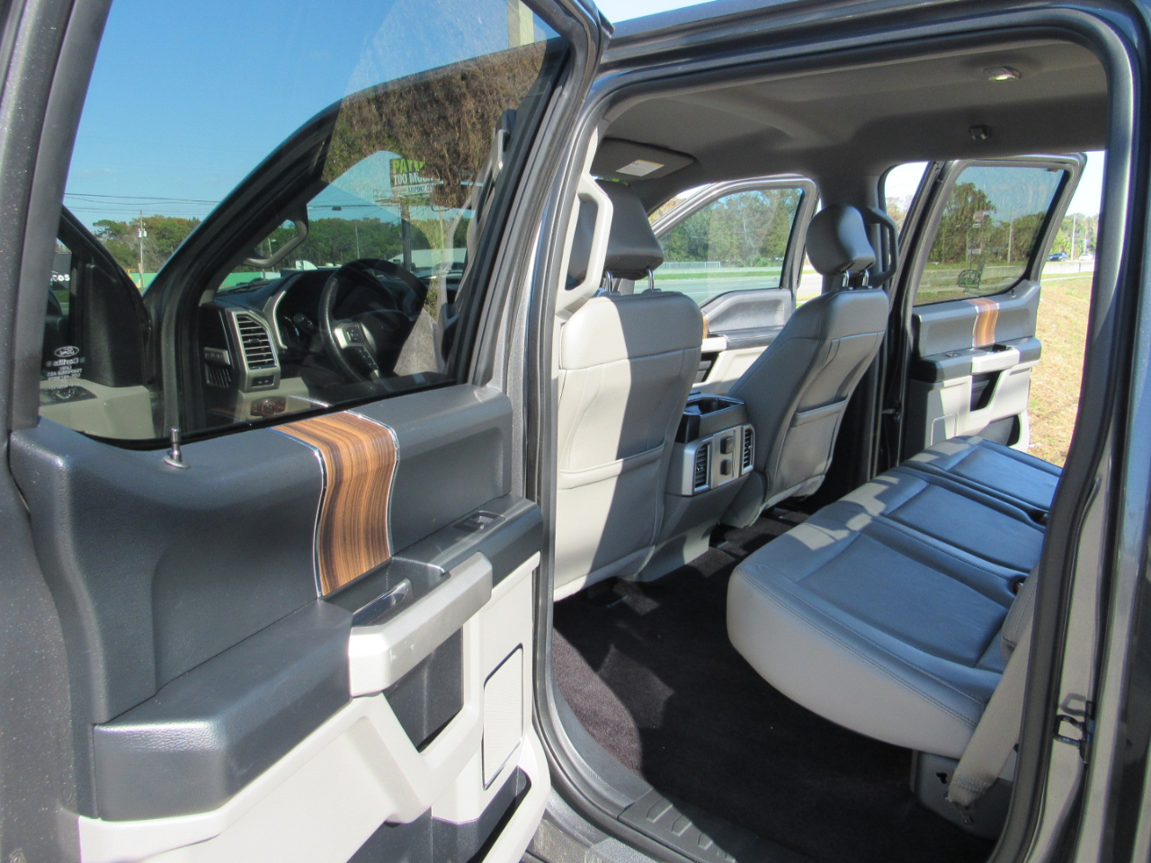 Ford F-150 2WD SuperCrew 145" Lariat 2015