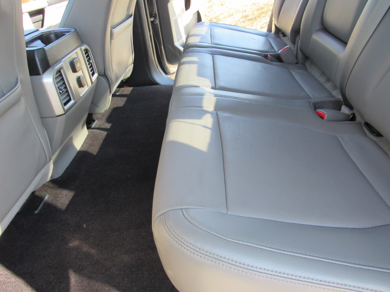 Ford F-150 2WD SuperCrew 145" Lariat 2015