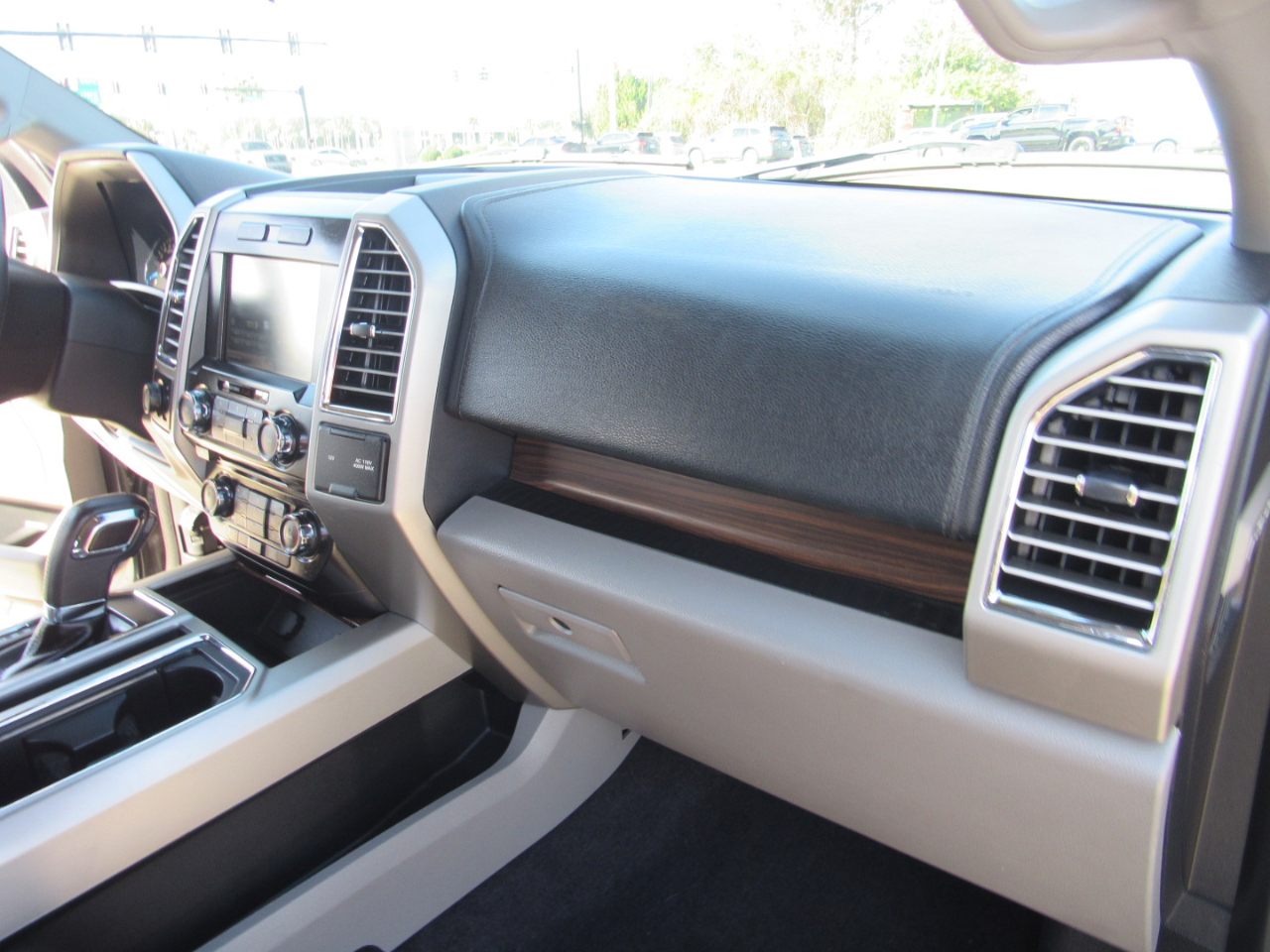 Ford F-150 2WD SuperCrew 145" Lariat 2015