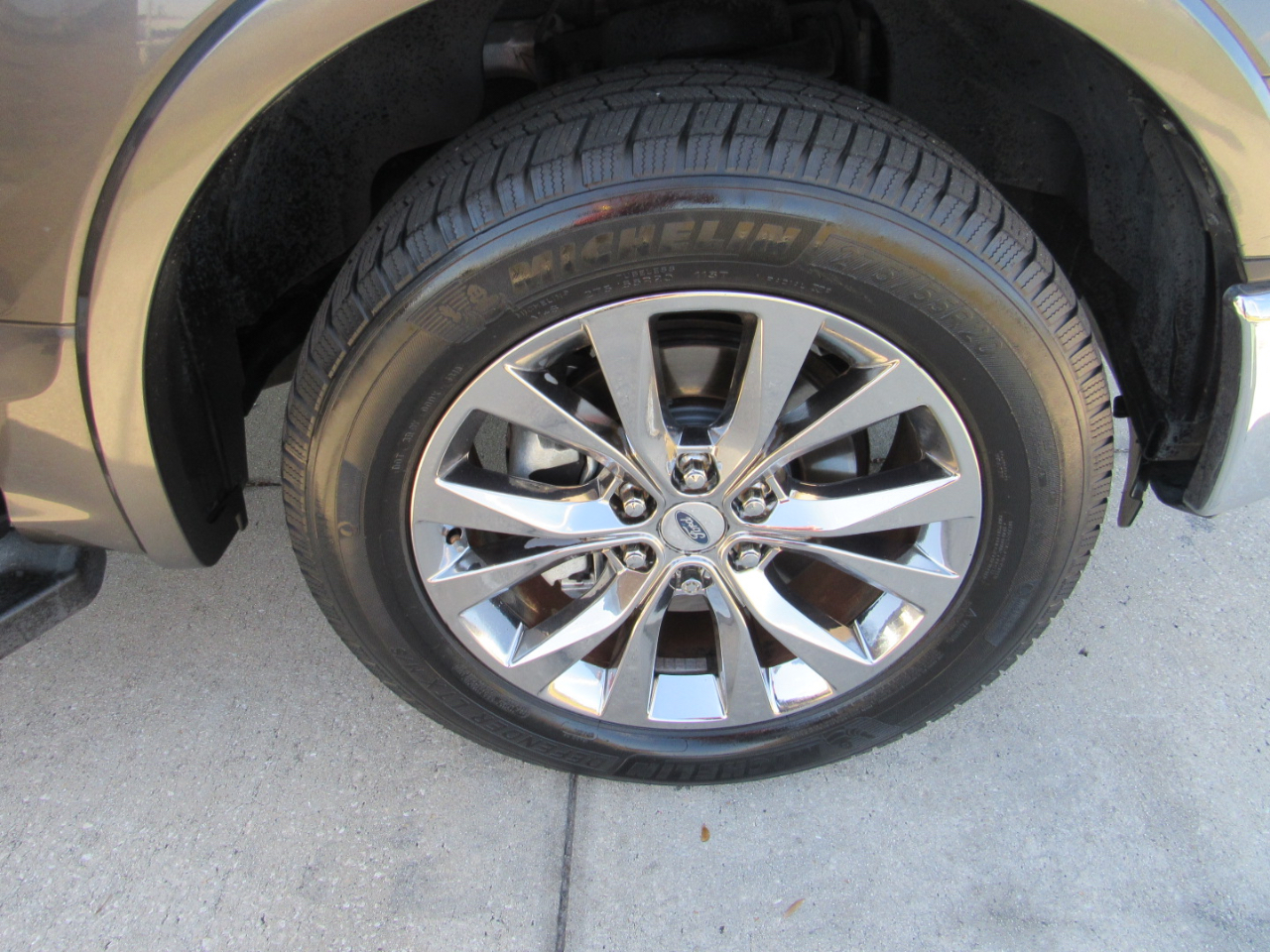 Ford F-150 2WD SuperCrew 145" Lariat 2015