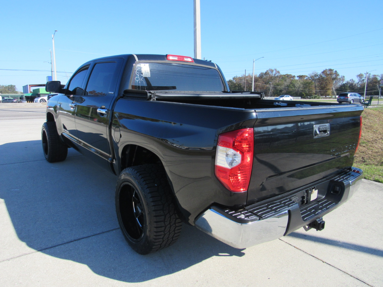 Toyota Tundra 2WD Truck CrewMax 5.7L FFV V8 6-Spd AT LTD (Natl) 2016