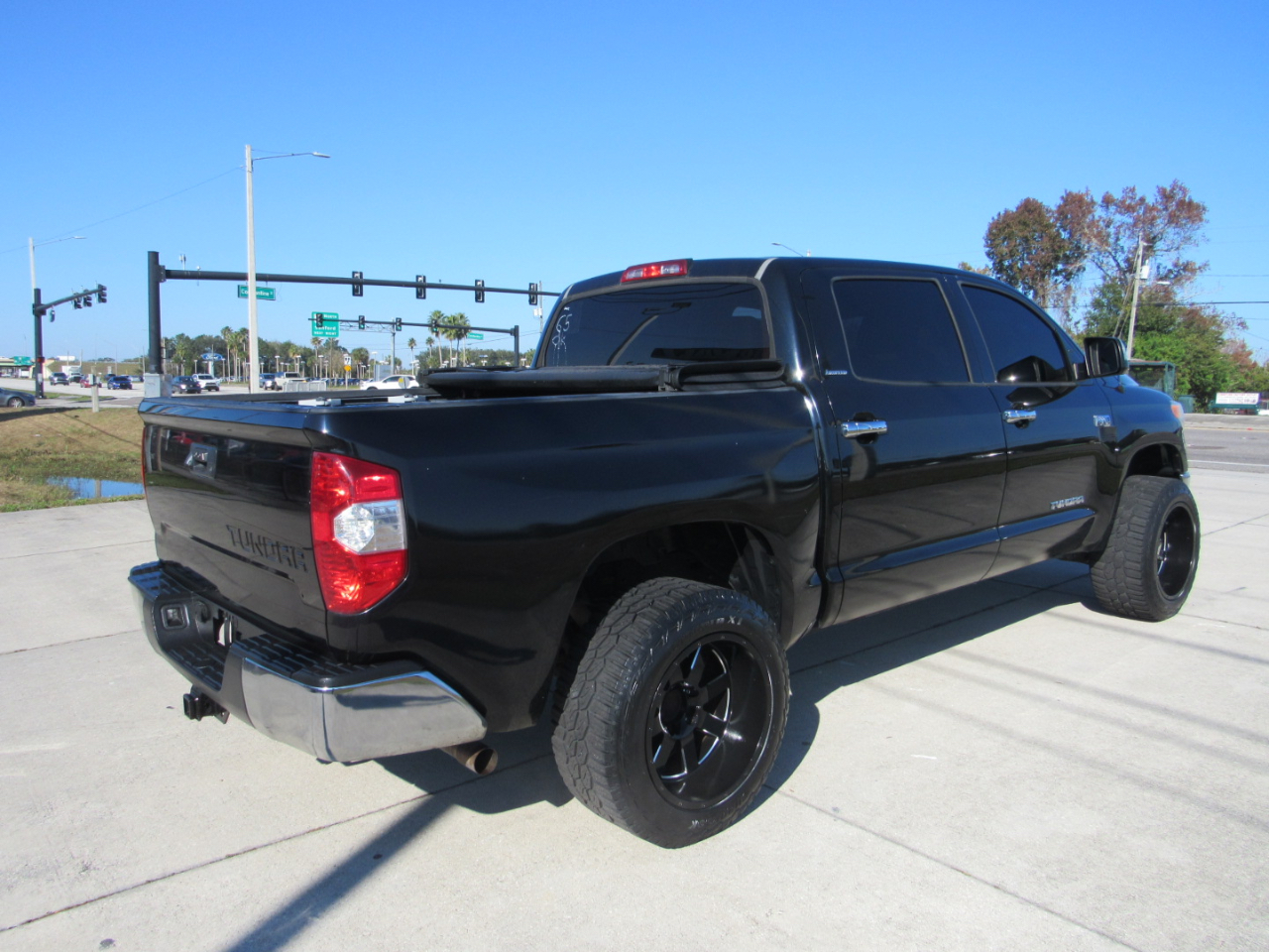 Toyota Tundra 2WD Truck CrewMax 5.7L FFV V8 6-Spd AT LTD (Natl) 2016