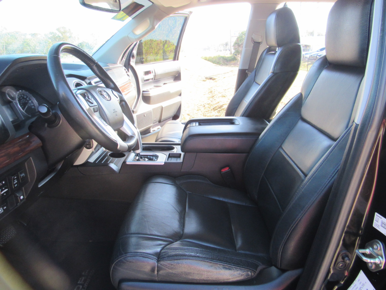 Toyota Tundra 2WD Truck CrewMax 5.7L FFV V8 6-Spd AT LTD (Natl) 2016