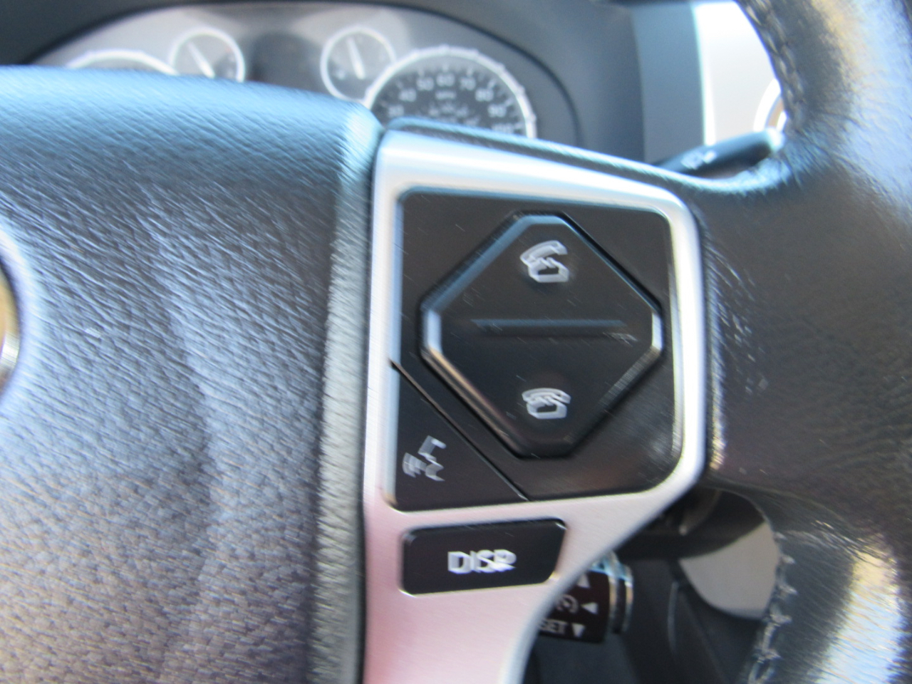 Toyota Tundra 2WD Truck CrewMax 5.7L FFV V8 6-Spd AT LTD (Natl) 2016