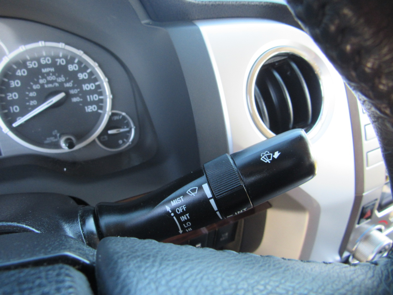 Toyota Tundra 2WD Truck CrewMax 5.7L FFV V8 6-Spd AT LTD (Natl) 2016