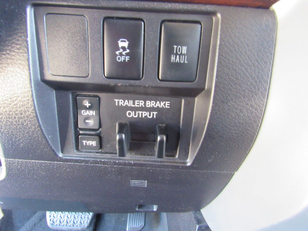 Toyota Tundra 2WD Truck CrewMax 5.7L FFV V8 6-Spd AT LTD (Natl) 2016