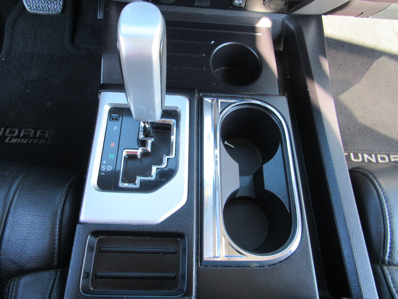 Toyota Tundra 2WD Truck CrewMax 5.7L FFV V8 6-Spd AT LTD (Natl) 2016