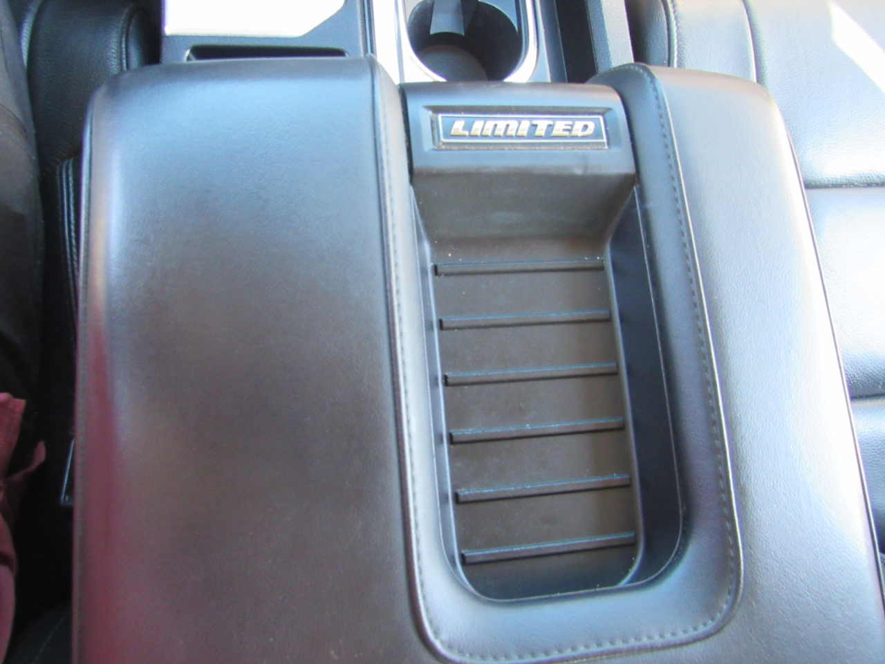 Toyota Tundra 2WD Truck CrewMax 5.7L FFV V8 6-Spd AT LTD (Natl) 2016