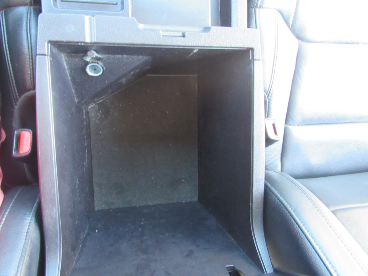 Toyota Tundra 2WD Truck CrewMax 5.7L FFV V8 6-Spd AT LTD (Natl) 2016