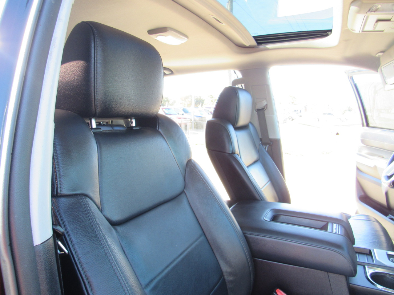 Toyota Tundra 2WD Truck CrewMax 5.7L FFV V8 6-Spd AT LTD (Natl) 2016