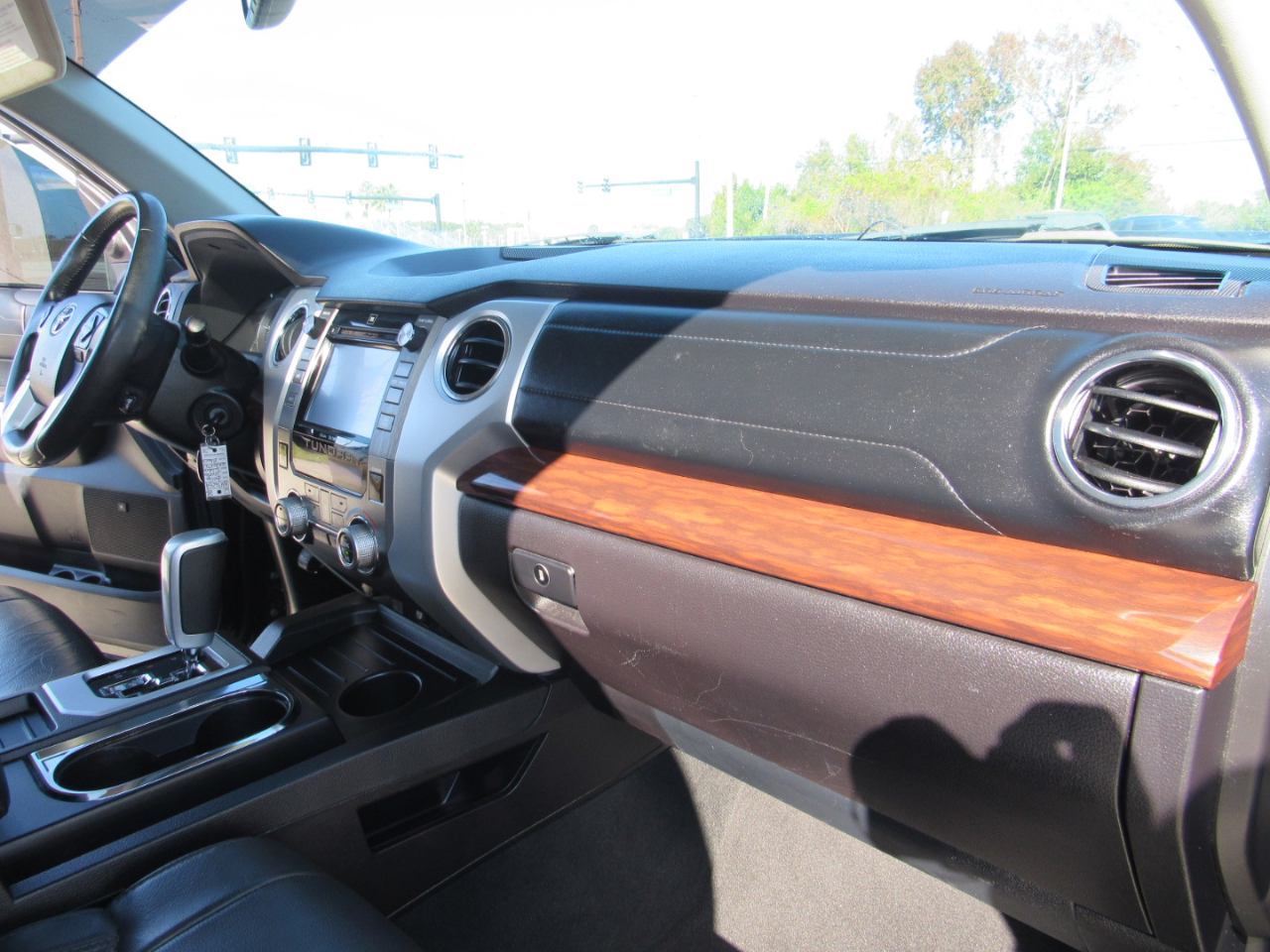 Toyota Tundra 2WD Truck CrewMax 5.7L FFV V8 6-Spd AT LTD (Natl) 2016