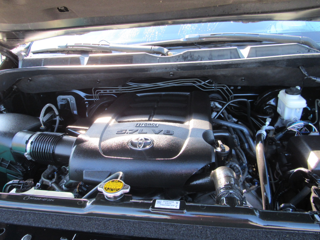 Toyota Tundra 2WD Truck CrewMax 5.7L FFV V8 6-Spd AT LTD (Natl) 2016