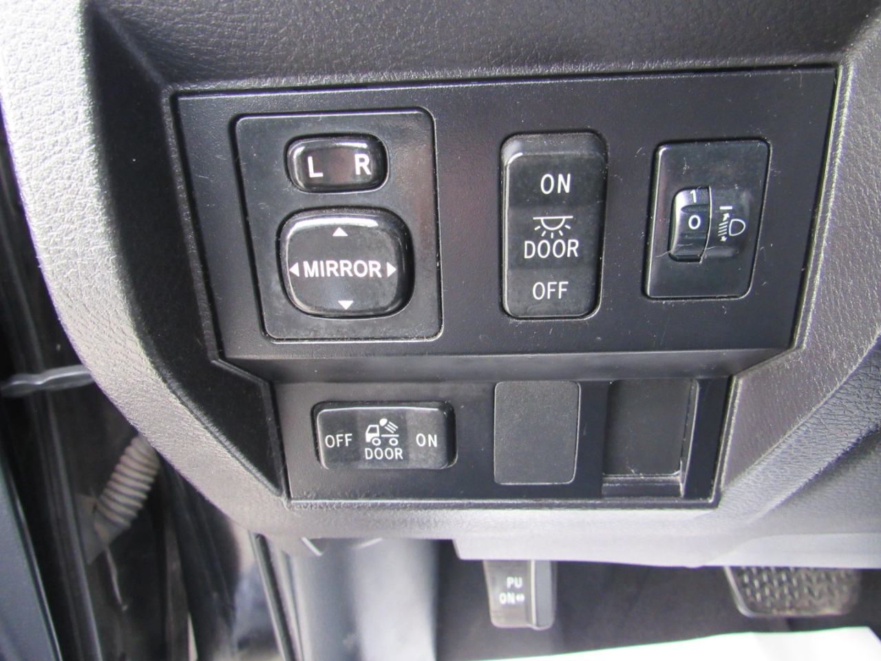 Toyota Tundra 2WD Truck Double Cab 4.6L V8 6-Spd AT SR5 (Natl) 2015