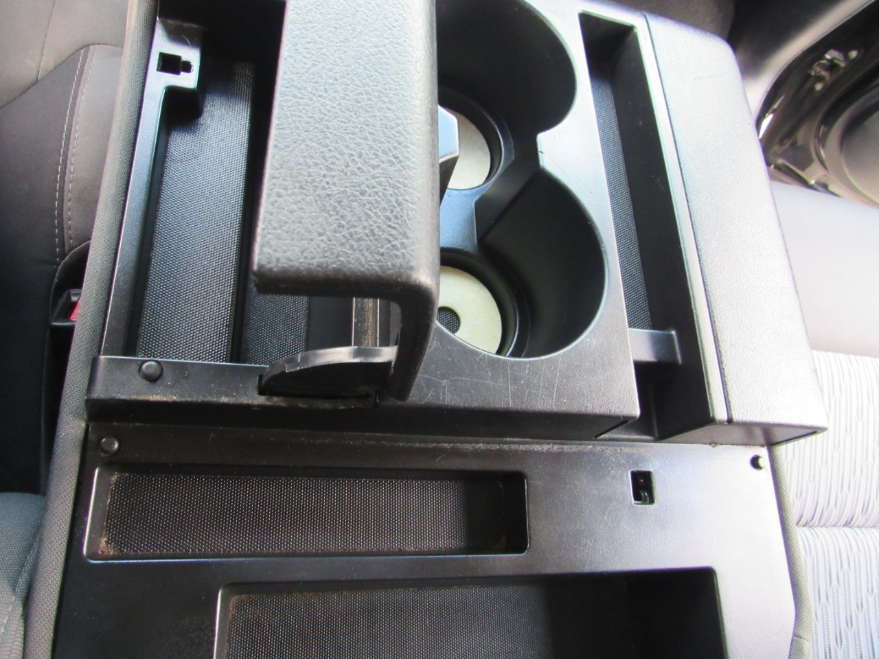 Toyota Tundra 2WD Truck Double Cab 4.6L V8 6-Spd AT SR5 (Natl) 2015