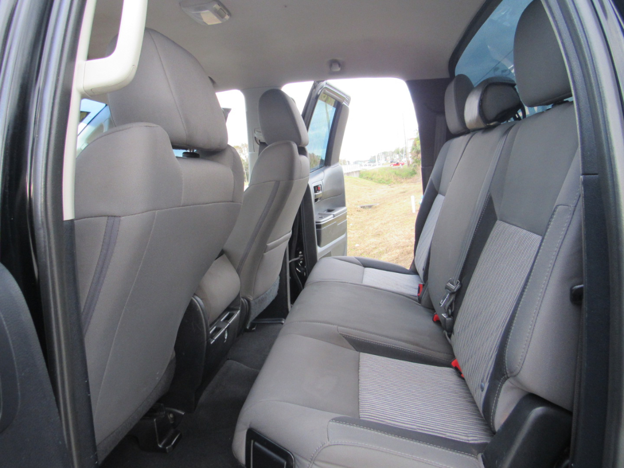 Toyota Tundra 2WD Truck Double Cab 4.6L V8 6-Spd AT SR5 (Natl) 2015