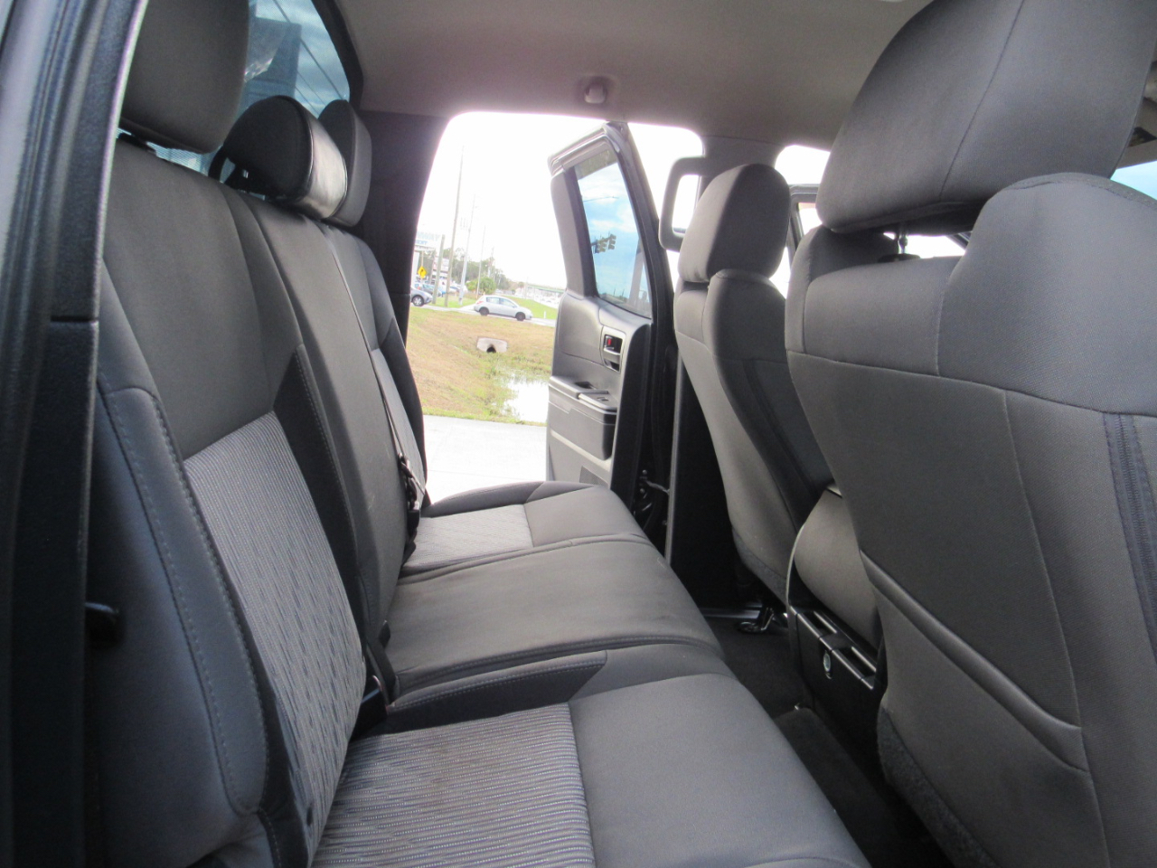 Toyota Tundra 2WD Truck Double Cab 4.6L V8 6-Spd AT SR5 (Natl) 2015