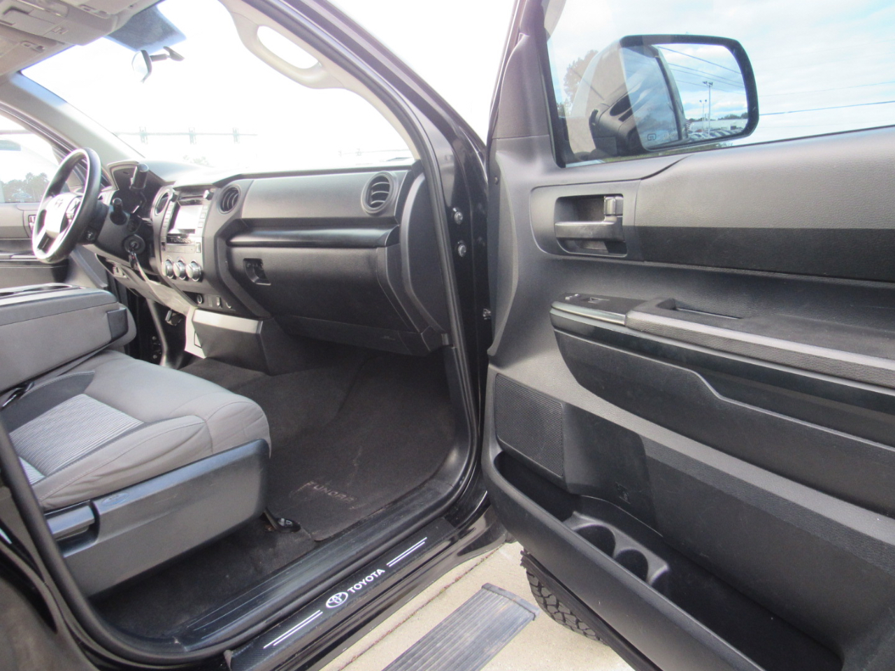 Toyota Tundra 2WD Truck Double Cab 4.6L V8 6-Spd AT SR5 (Natl) 2015