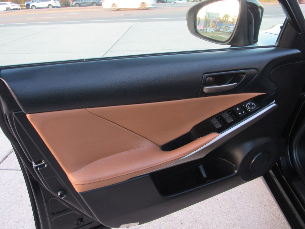 Lexus IS IS Turbo RWD 2017