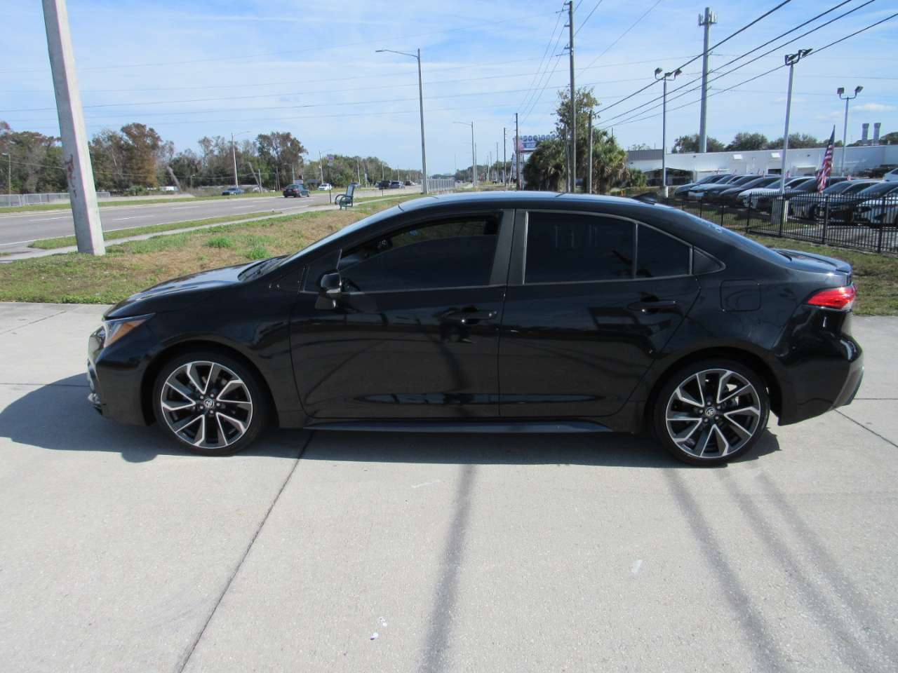 Toyota Corolla SE Nightshade CVT (Natl) 2022