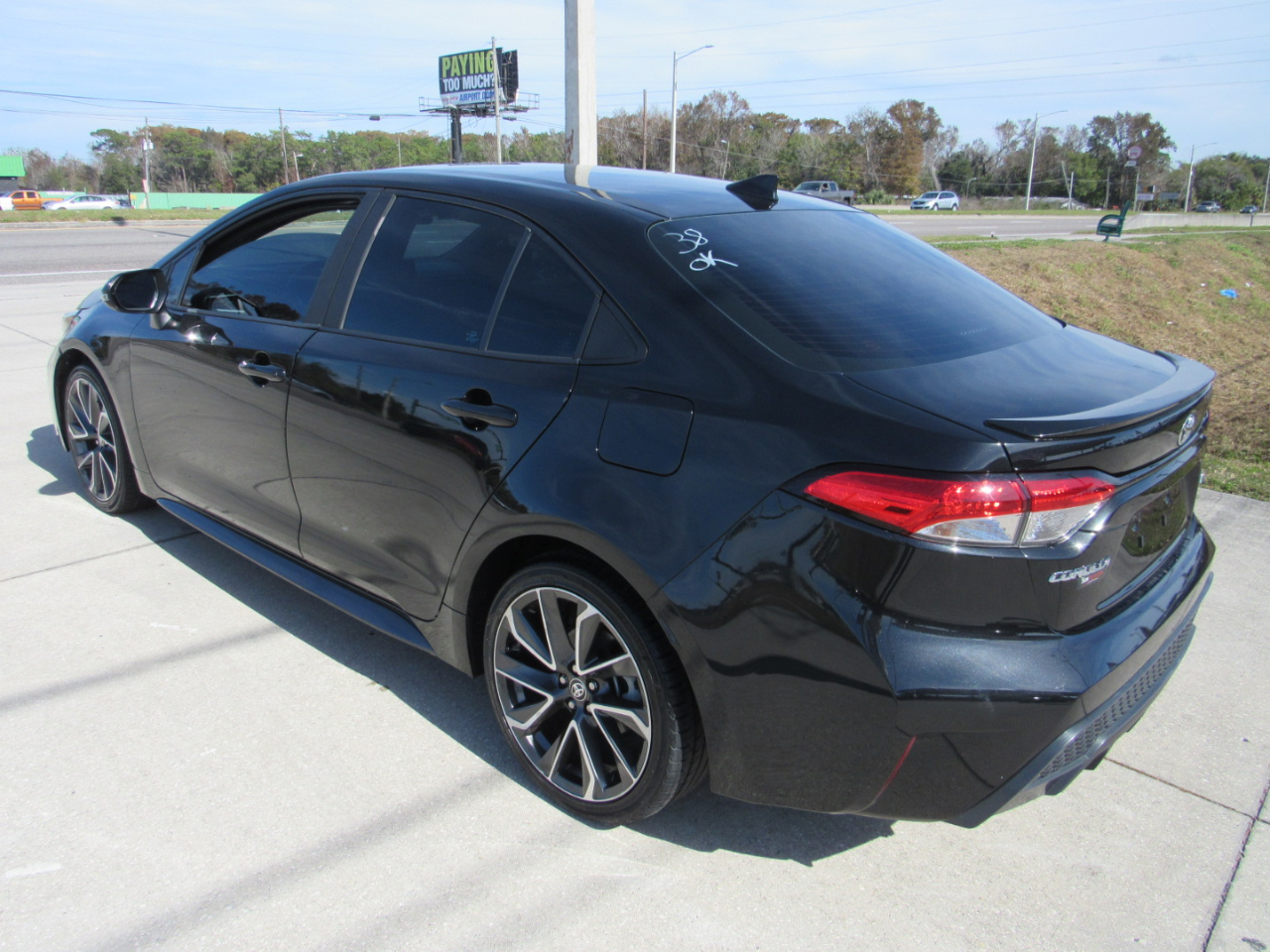 Toyota Corolla SE Nightshade CVT (Natl) 2022