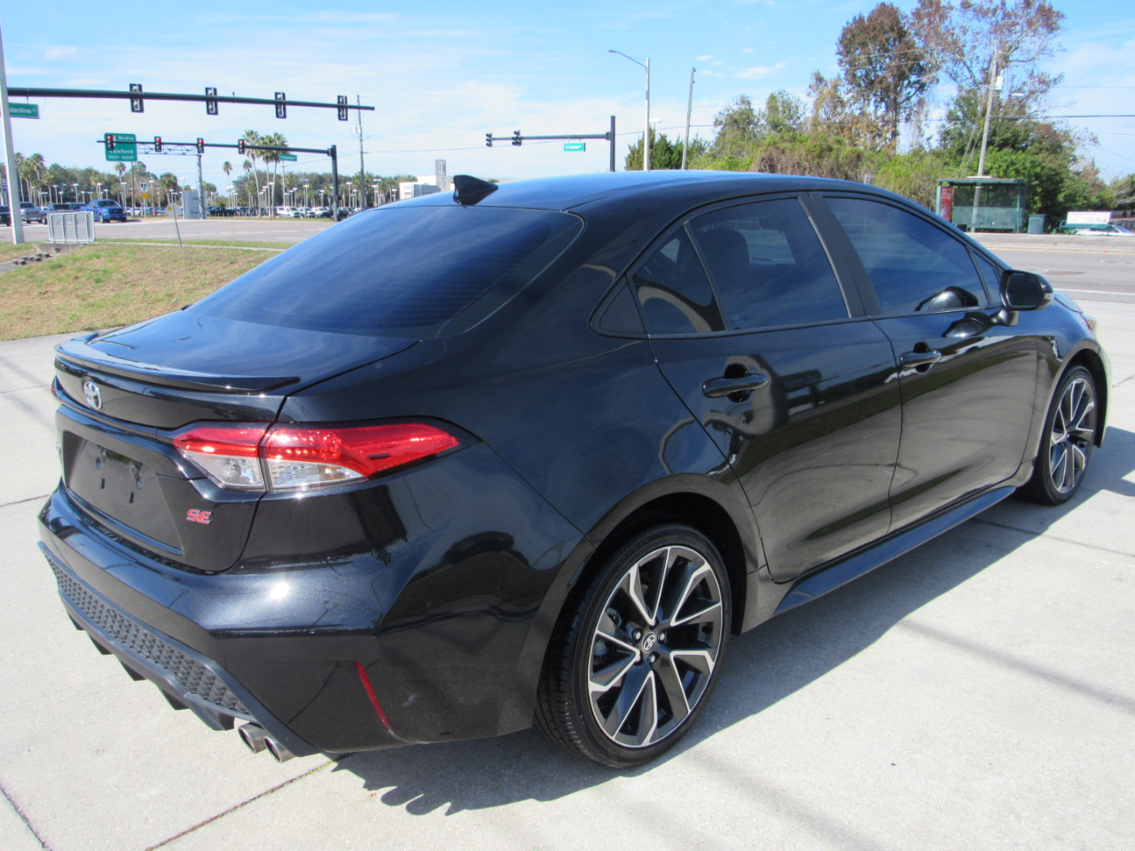 Toyota Corolla SE Nightshade CVT (Natl) 2022