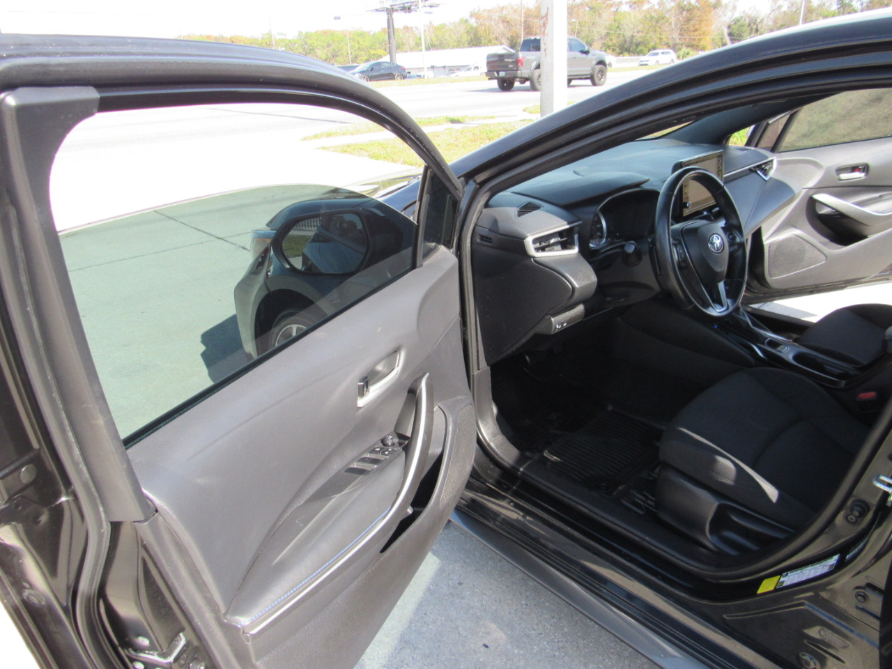 Toyota Corolla SE Nightshade CVT (Natl) 2022