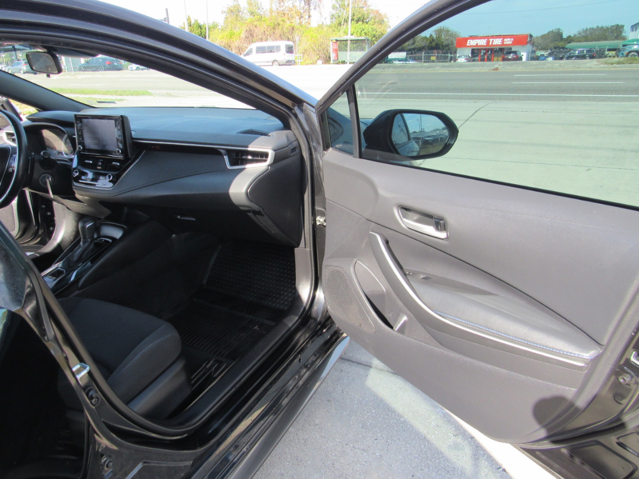 Toyota Corolla SE Nightshade CVT (Natl) 2022