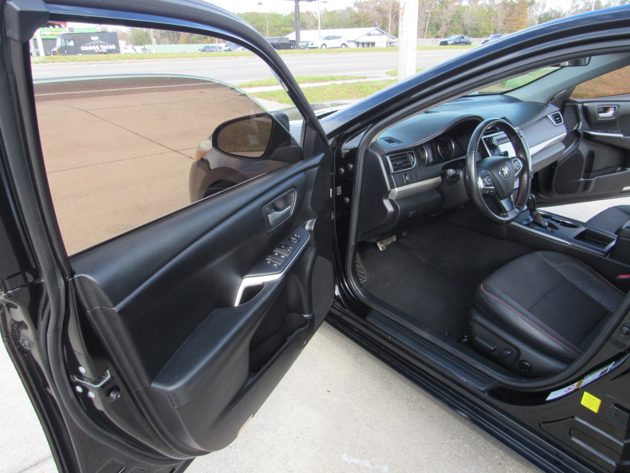 Toyota Camry 4dr Sdn I4 Auto SE w/Special Edition Pkg (Natl) 2016