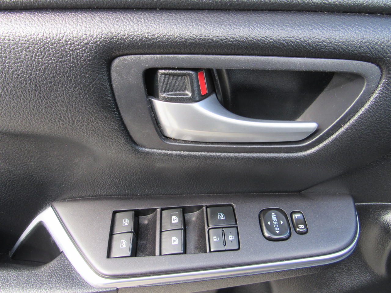 Toyota Camry 4dr Sdn I4 Auto SE w/Special Edition Pkg (Natl) 2016