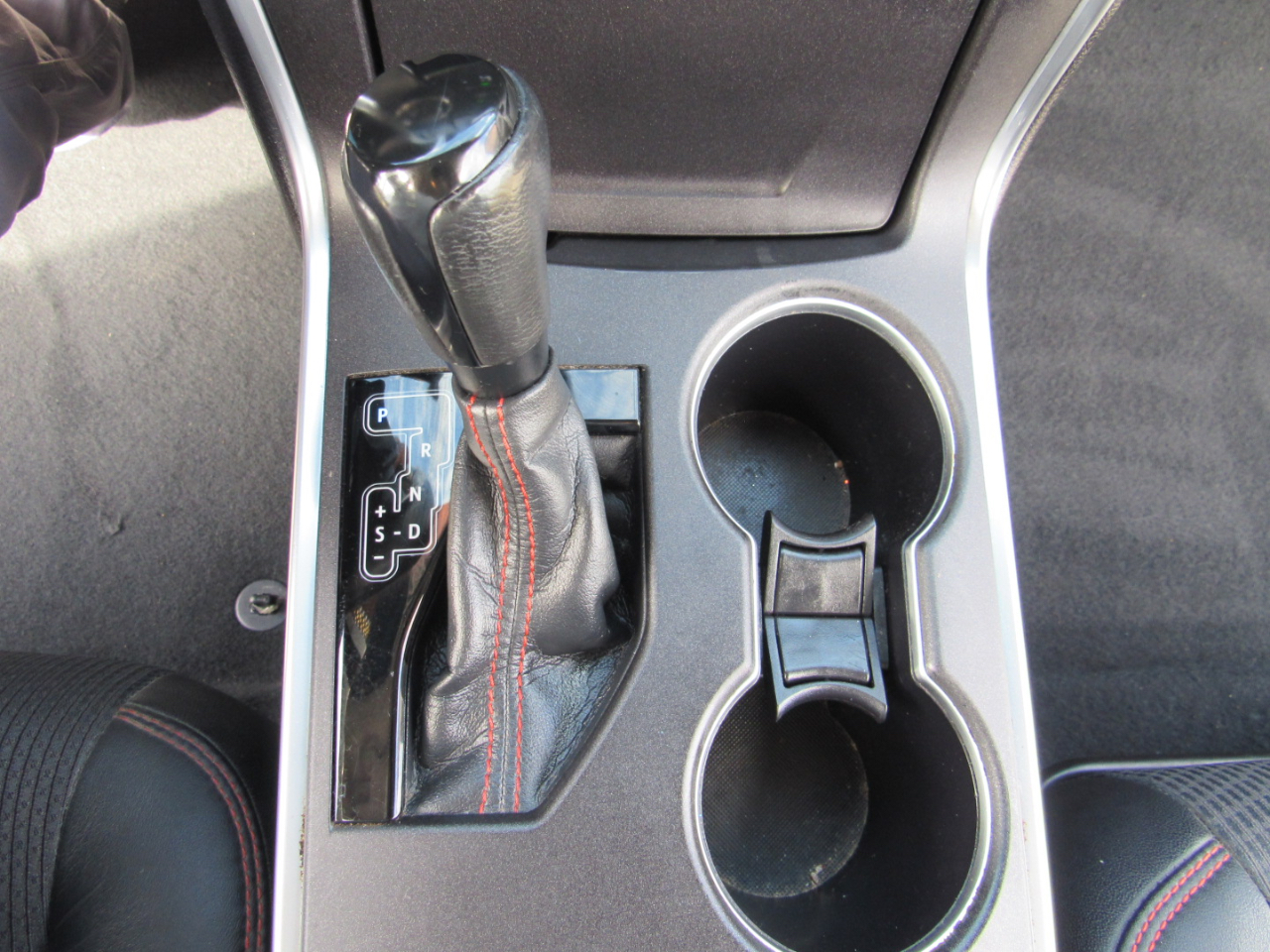 Toyota Camry 4dr Sdn I4 Auto SE w/Special Edition Pkg (Natl) 2016