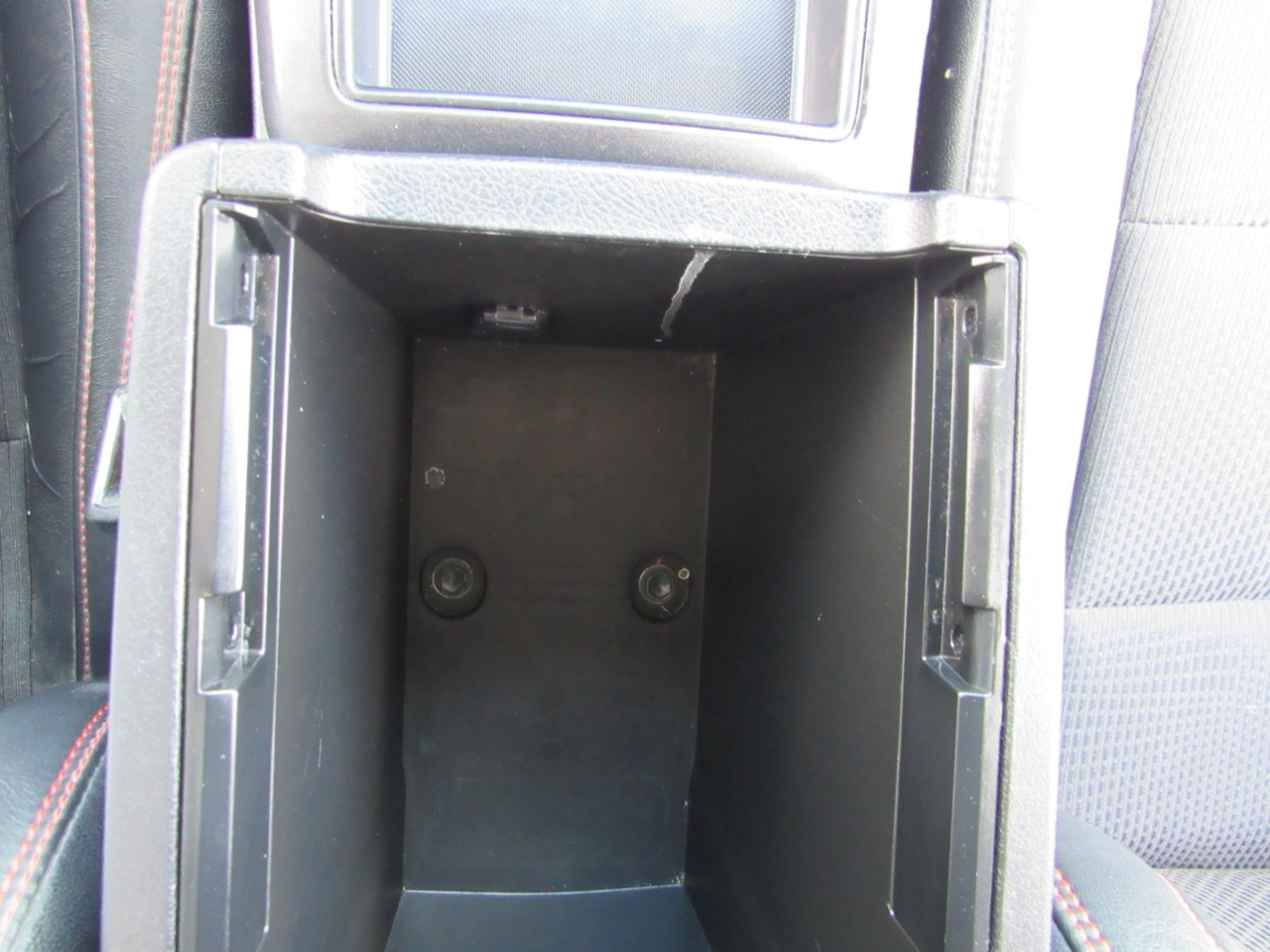 Toyota Camry 4dr Sdn I4 Auto SE w/Special Edition Pkg (Natl) 2016