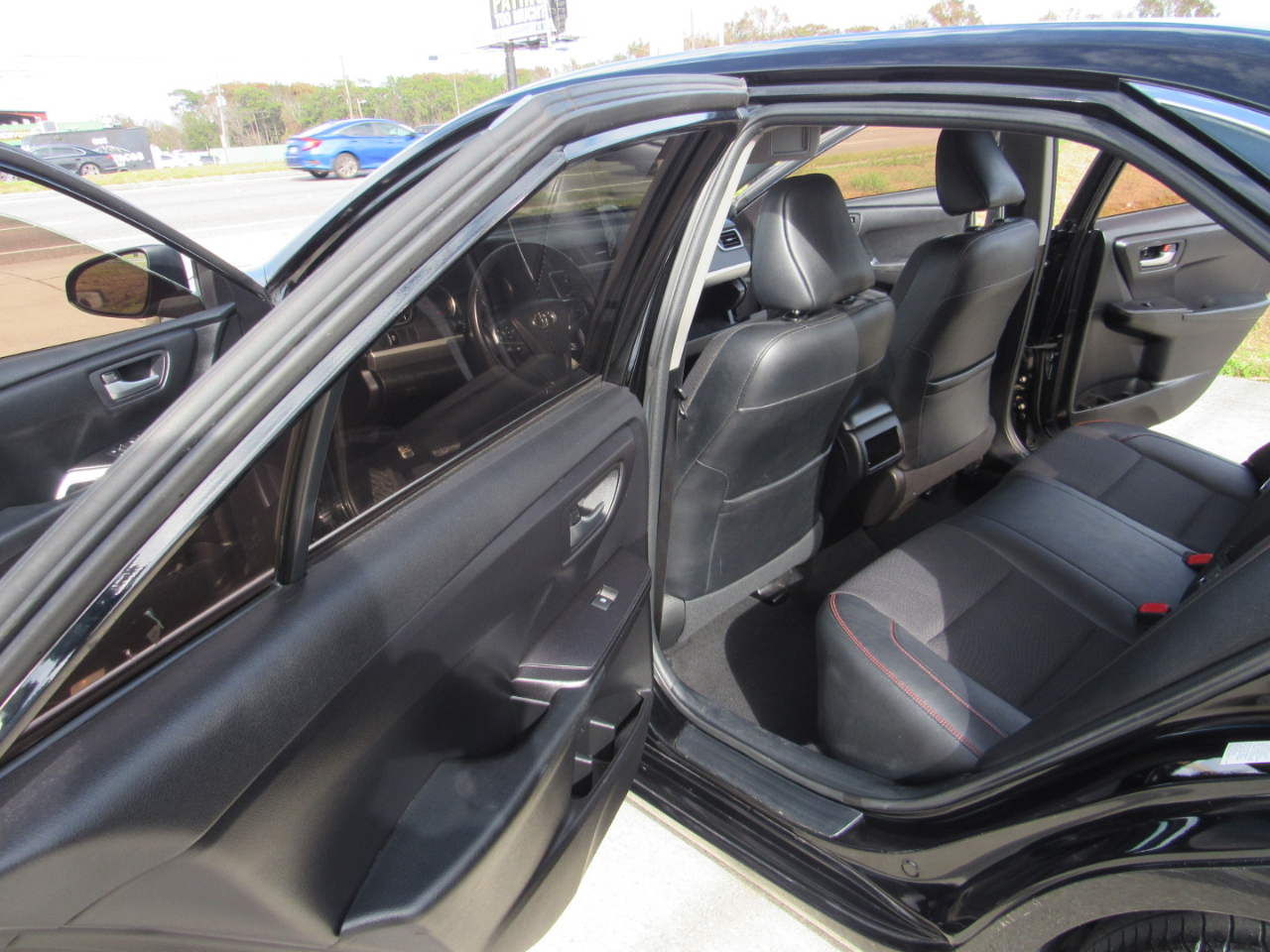 Toyota Camry 4dr Sdn I4 Auto SE w/Special Edition Pkg (Natl) 2016